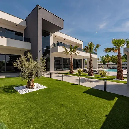 Neo Zadarvillas *