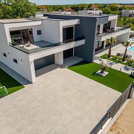 Neo Zadarvillas *