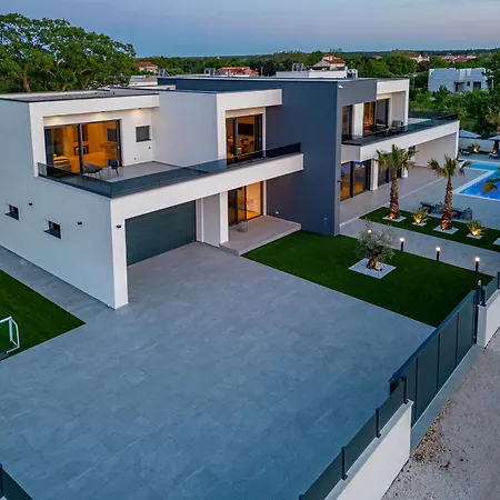 Neo Zadarvillas *