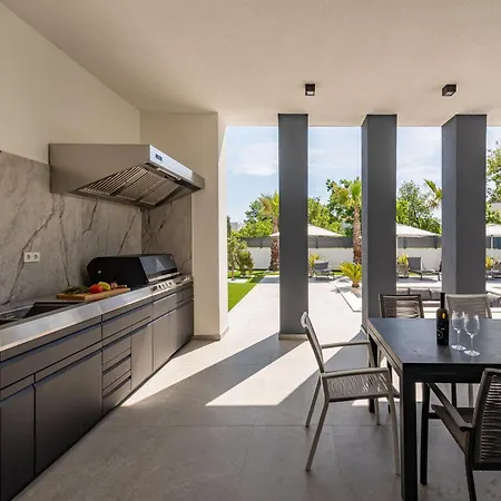 Neo Zadarvillas *
