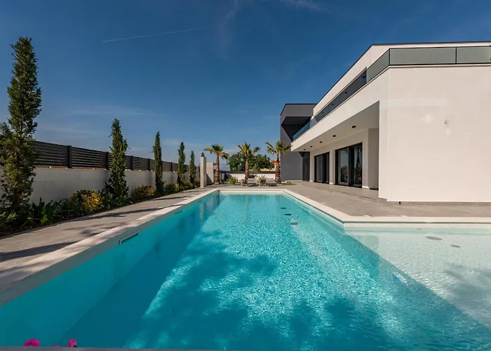 Neo Zadarvillas Βίλα